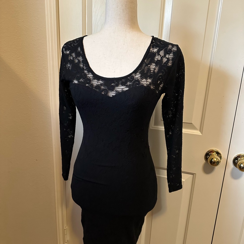 CONTEMPO CASUALS | Stretch Lace Mini dress | Size: Small